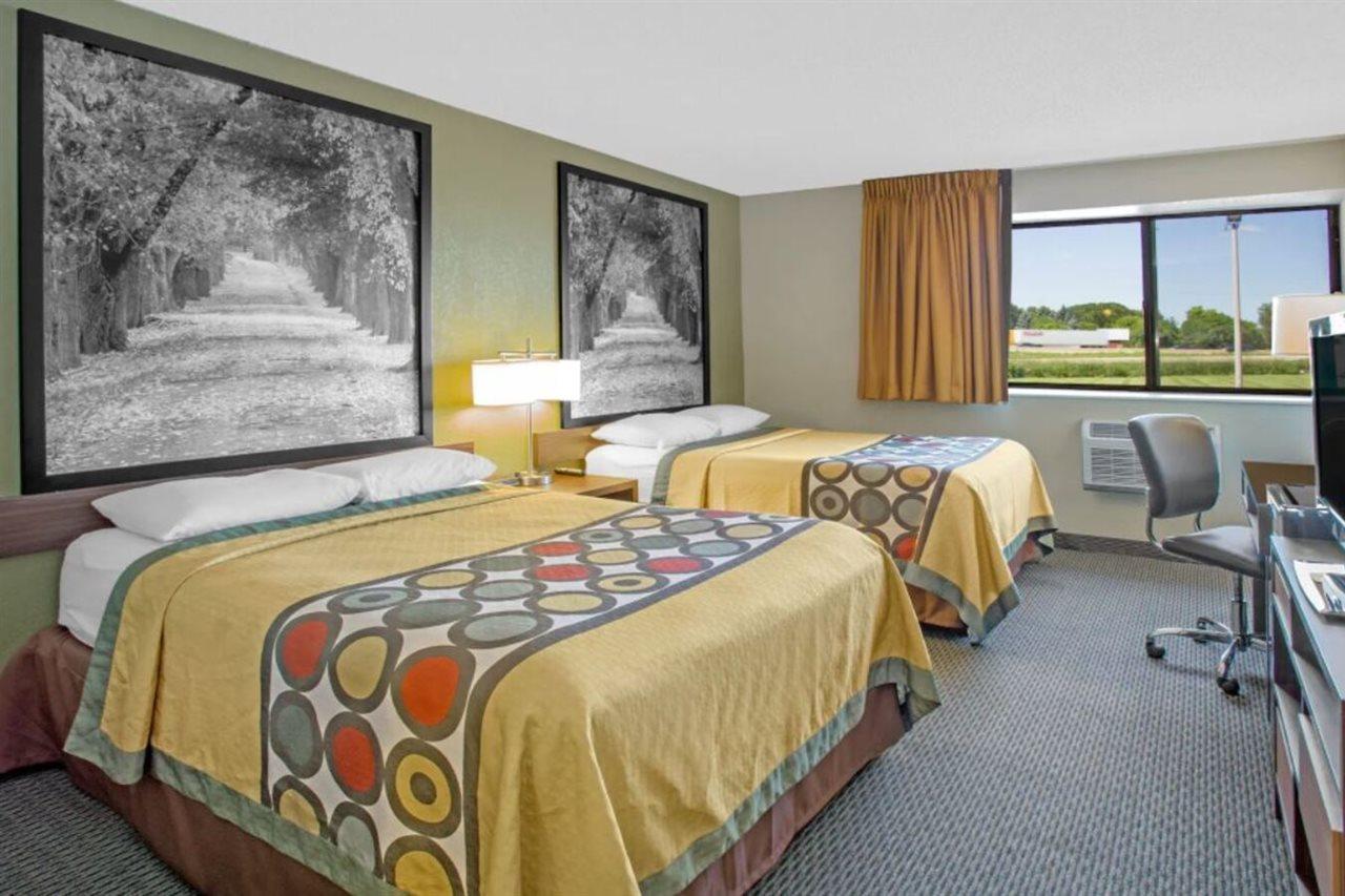 Hotel Super 8 By Wyndham Windsor/Madison North Esterno foto