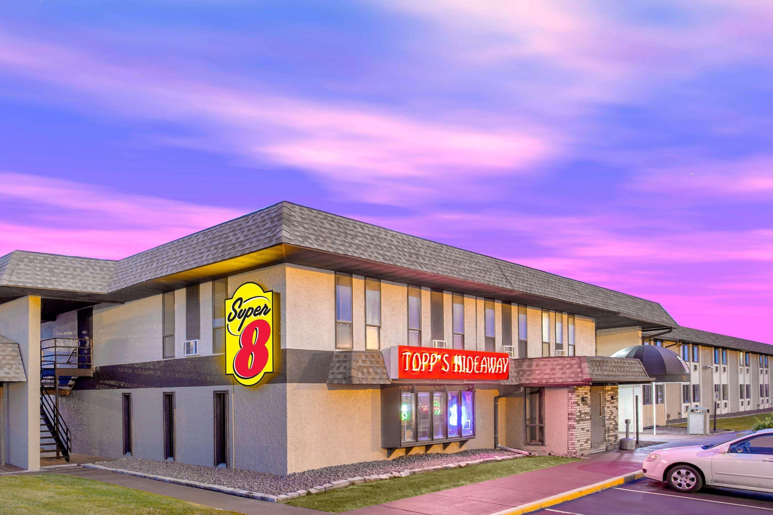 Hotel Super 8 By Wyndham Windsor/Madison North Esterno foto