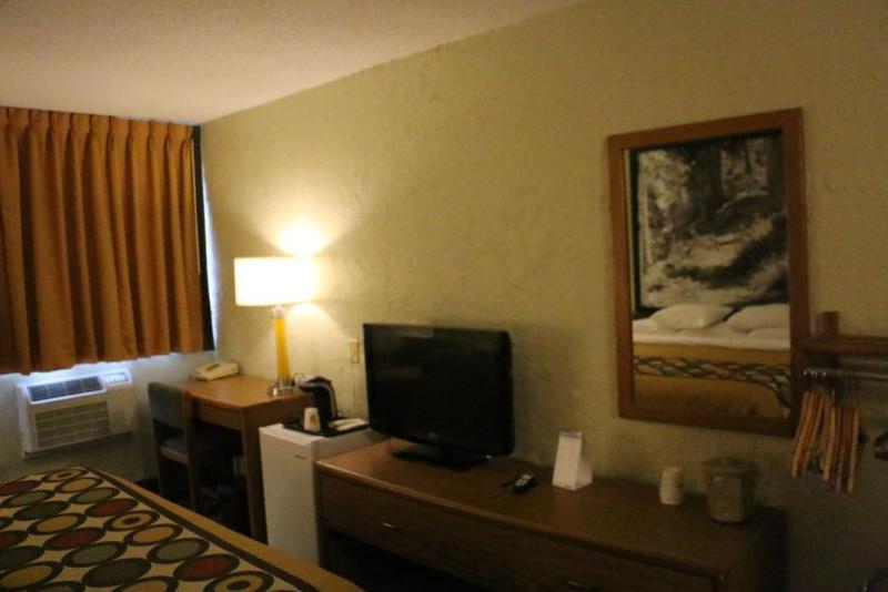 Hotel Super 8 By Wyndham Windsor/Madison North Esterno foto
